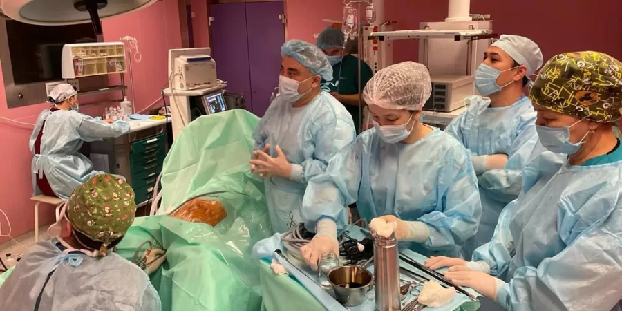 Врачи-урологи Мангистауской областной многопрофильной больницы успешно провели операцию по стентированию мочеточника
